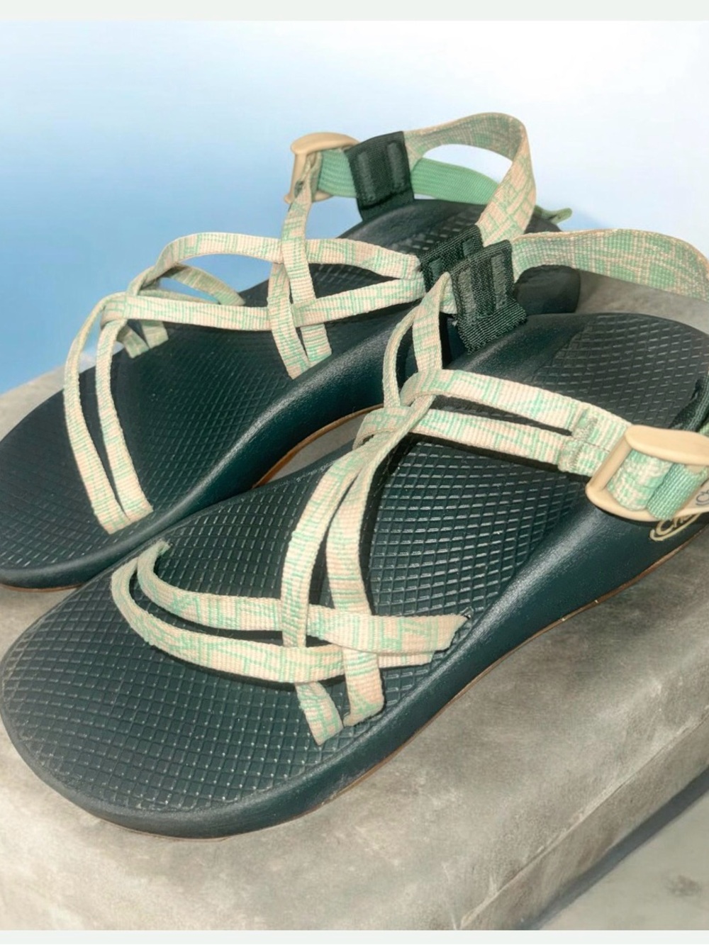 Chacos Z1 green/cream  Chaco strappy sandals women’s shoes size 9